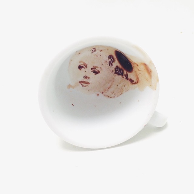 An intriguing coffee cup stain resembling a human face